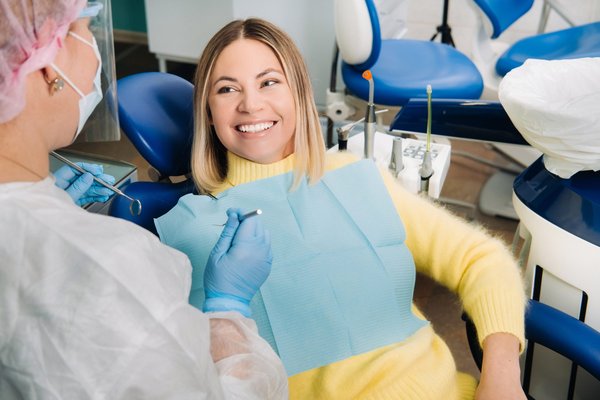 Comment choisir un dentiste spécialisé en implantologie sur le Plateau Mont-Royal ?